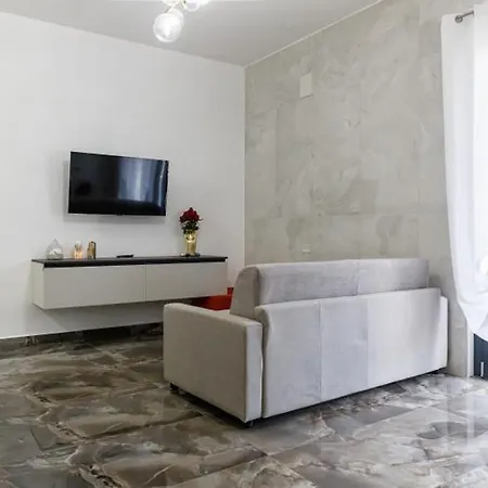 Marco Polo Aparthotel 4*